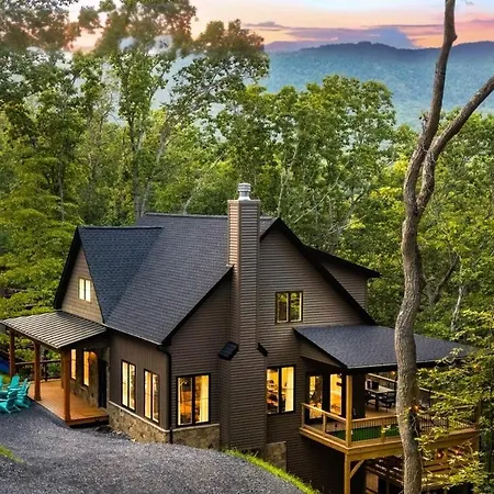 New Build, Gameroom, Hottub Minigolf, Firepit